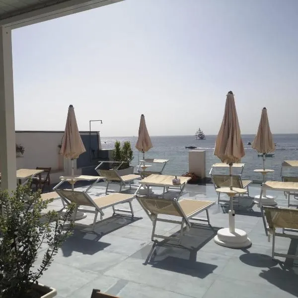 Tulla's, hotel u gradu 'Giardini Naxos'