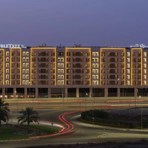 DoubleTree by Hilton Muscat Qurum, hotel a Maţraḩ