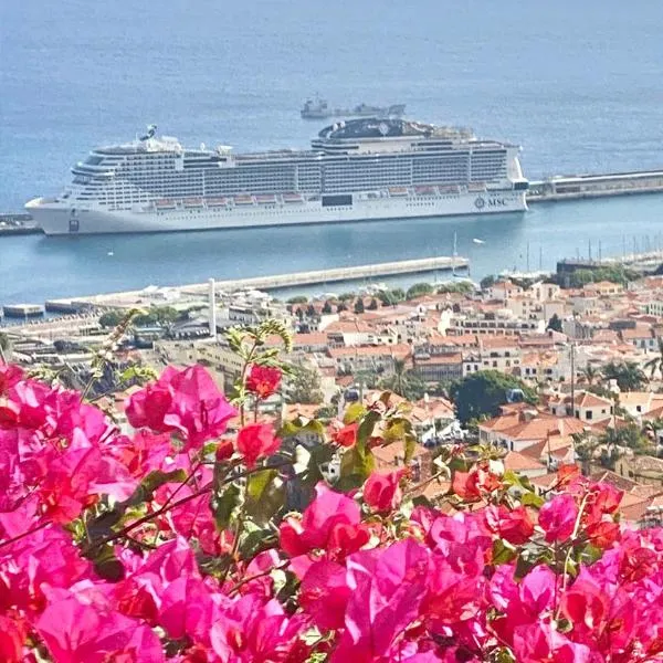 Casa ideal para famílias com vista mar desafogada, hotel din Santo da Serra