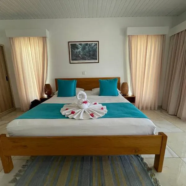 Marie-France Beach Front Apartments, hotel din La Digue