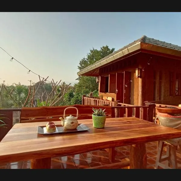 Baandindon Private Earthhouse Homestay, hotell i Mae Rim