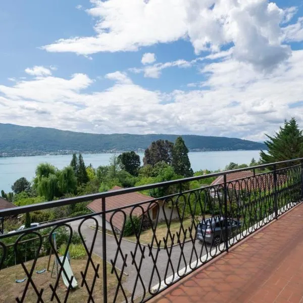 T4 avec vue imprenable sur le lac d'Annecy, hotel u gradu 'Veyrier-du-Lac'