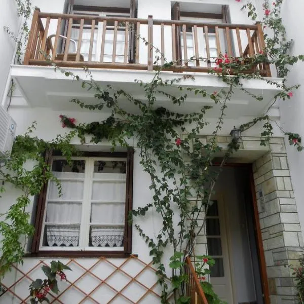 Aggela Guesthouse, hotell i Skopelos stad