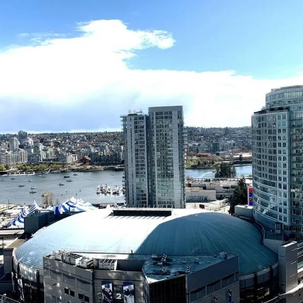 Downtown 3br/2ba+Views+Skytrain+Free Parking: Vancouver şehrinde bir otel