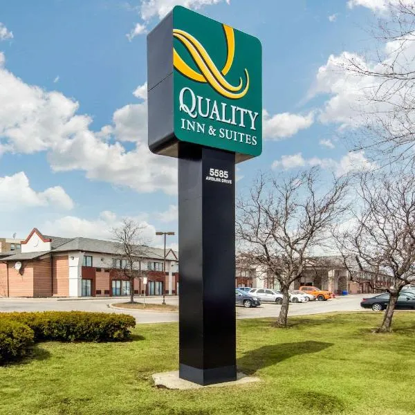 Quality Inn & Suites 5585 Ambler Drive Mississauga Ontario, хотел в Мисисага