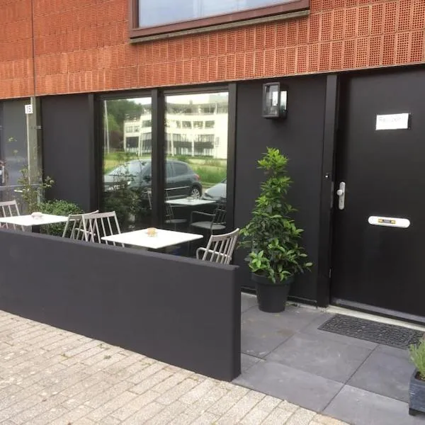 Near Amsterdam and airport, 90m2, privacy! – hotel w mieście Hoofddorp