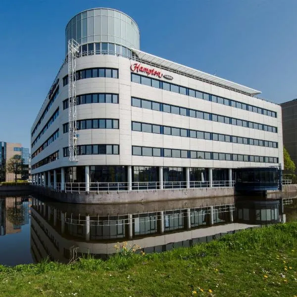 Hampton by Hilton Amsterdam Airport Schiphol, hotel v mestu Hillegom