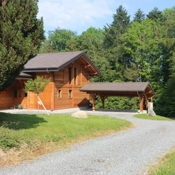 Chalet au cœur des bois, hotel i Larringes