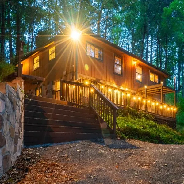 The Eagle's Nest Mountain Cabin Gatlinburg, hotell i Gatlinburg