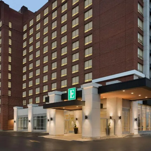 Embassy Suites By Hilton Toronto Airport: Mississauga şehrinde bir otel