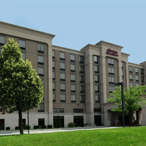 Hampton Inn & Suites by Hilton Windsor، فندق في ويندسور