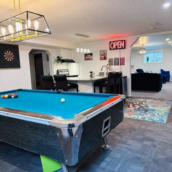 2 Bedrooms Private Basement Suite Close to Winsport & Downtown – hotel w mieście Calgary