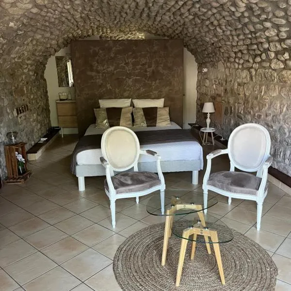 GITE DE LA CAPPELLA - CHAMBRE D'HÔTES A VOLTA, hotel sa Aubenas