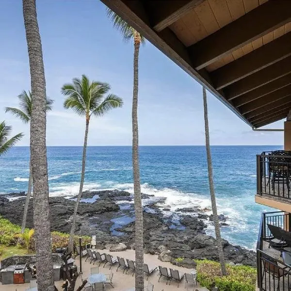 Oceanfront Penthouse with Loft, hôtel à Kailua-Kona