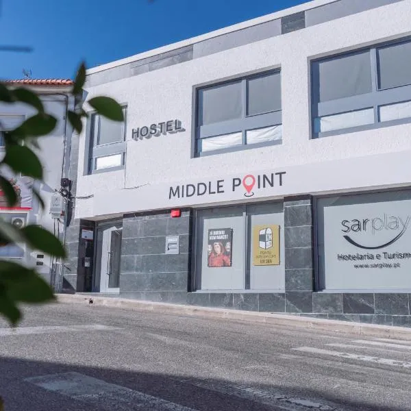 Middle Point، فندق في تومار