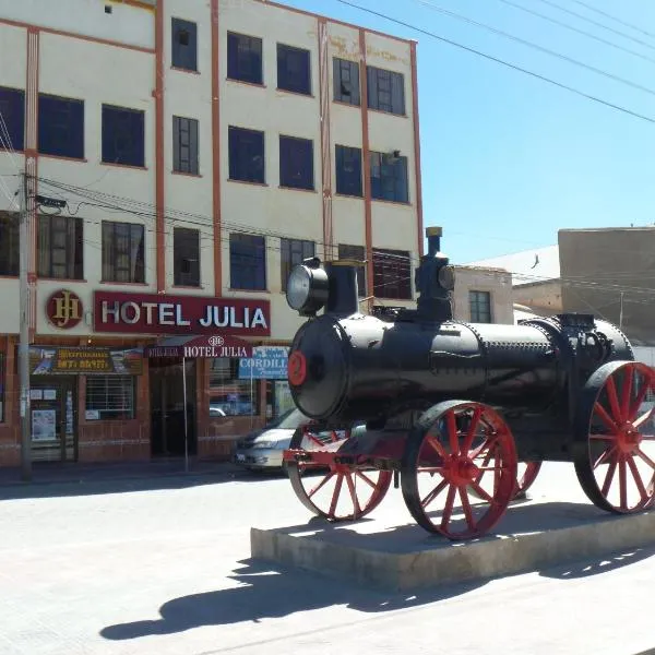 Hotel Julia, מלון באויוני