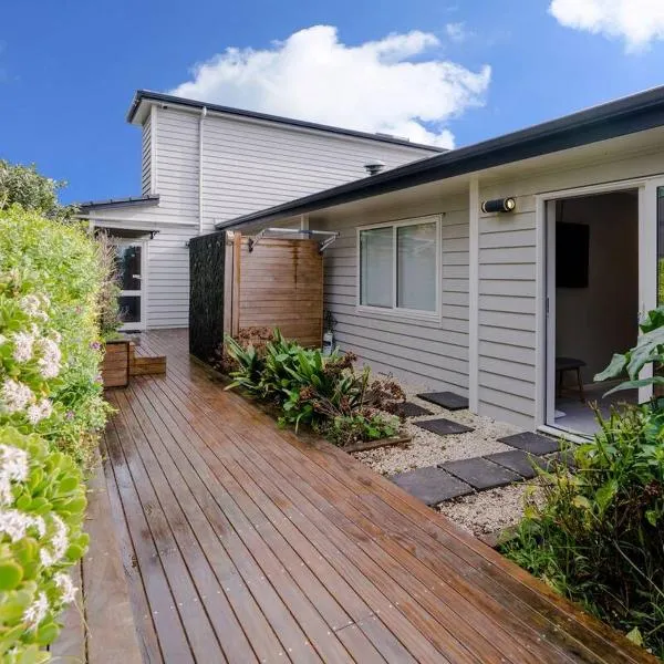 Modern Private 2 Bedroom Home-unit in Albany with Netflix、Mairangi Bayのホテル