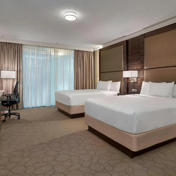 Delta Hotels by Marriott Edmonton Centre Suites, hotel sa Edmonton