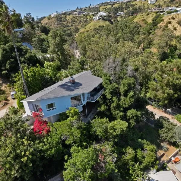 Stunning Hollywood Midcentury Modern-Views-Best Location!, готель у Лос-Анджелесі