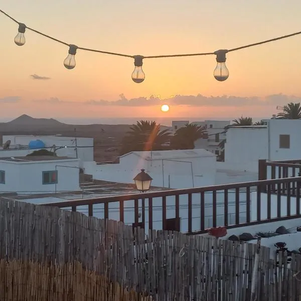 Sunset house, hotel in Arrecife