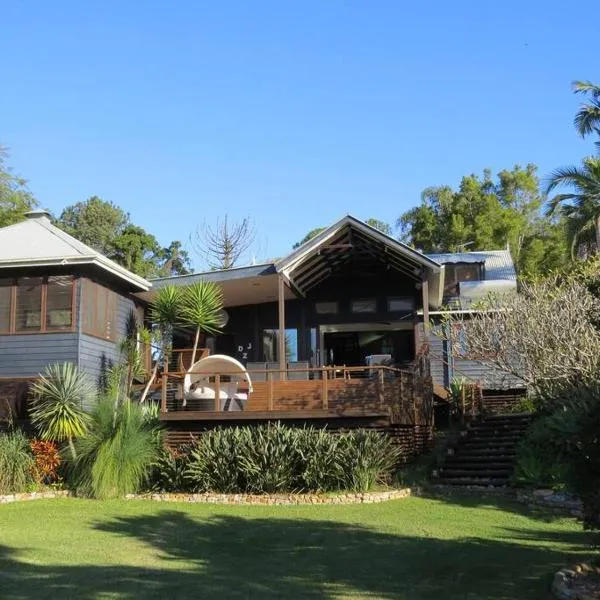 BELLINGEN CONVERTED CHURCH on the river (Pet Friendly), hotel v destinaci Nambucca Heads