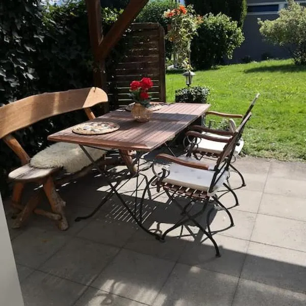 Garten-Wohnung, hotelli kohteessa Eschen