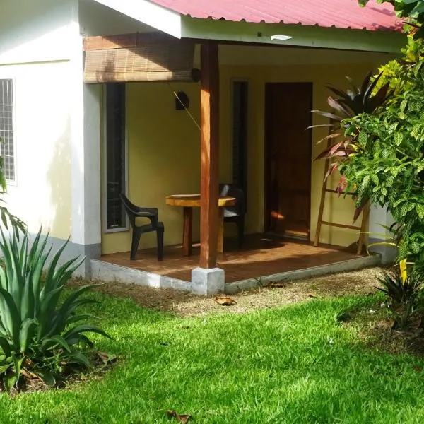 ACACIA'S Cottages with Starlink Wifi, hôtel à Mambajao