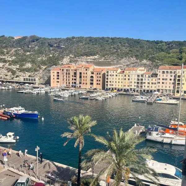 Appartement vue sur le port - Chez Carlu: Bonifacio şehrinde bir otel