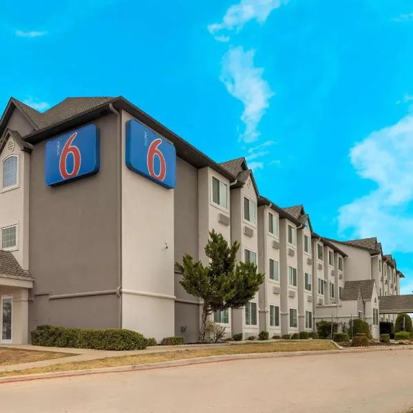 Motel 6-Fort Worth, TX - Burleson, hotelli kohteessa Fort Worth