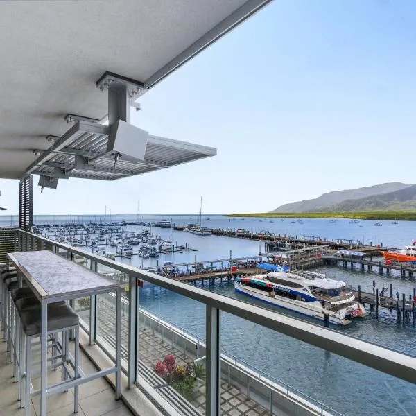 Belle Escapes 24 Harbour Lights Water View Apartment, hotel di Cairns