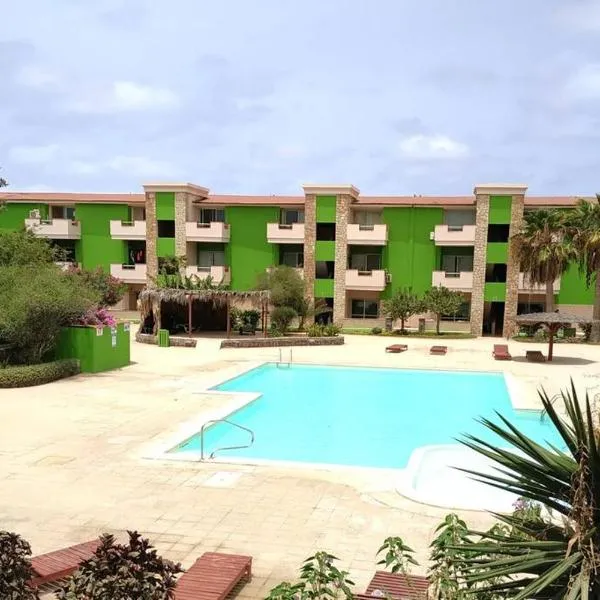 Cozy Apartment with Pool, near Beach and Center, hotel en Santa Maria