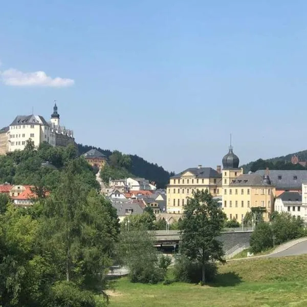 Ferienwohnung über Greiz, hotel v mestu Greiz