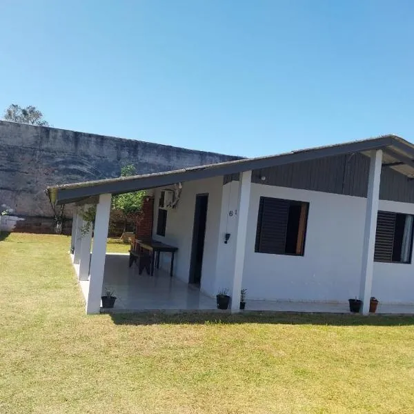 Casa disponível para diária, 300m do mar casa sozinha no terreno, hotel en Matinhos