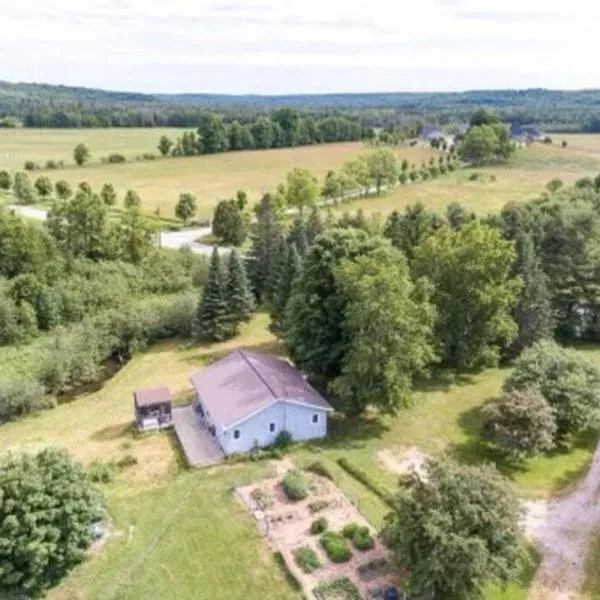 Farm House, hotel u gradu Orilija