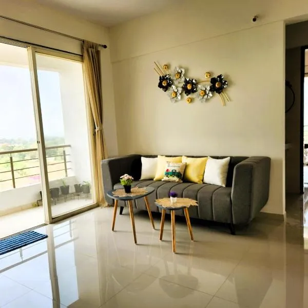 Trinity Stays Nashik - Mountain view apartment close to Sula: Nashik şehrinde bir otel