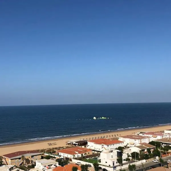 Ático con vistas al mar, hotel em Punta Umbría