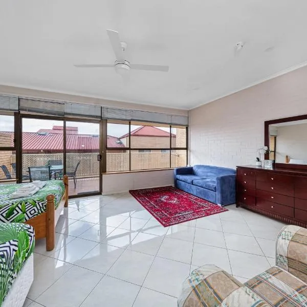 Tuggeranong Short Stay #10C - Sleeps 6, hotel u gradu Kanbera