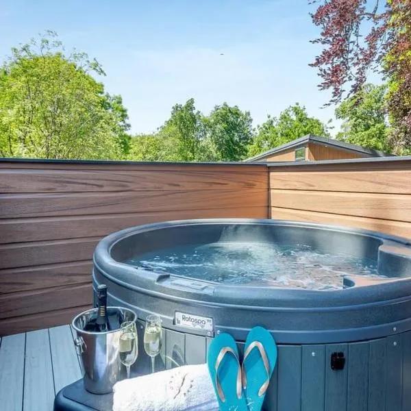 V28 - The Lookout with Hot Tub, hotelli Bangorissa