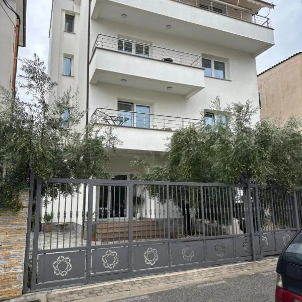 Brilant Apartament, hotel in Tirana