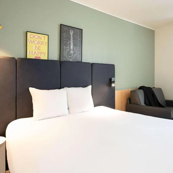 ibis Paris Gare de Lyon Ledru Rollin, hotel en Courbevoie