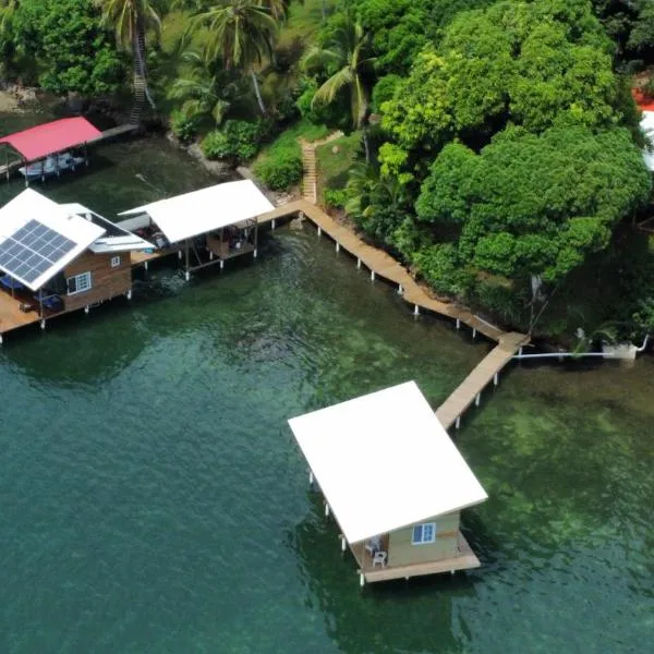 Ponci’s Gate to Gaia Holistic Center, hotel di Bocas Town