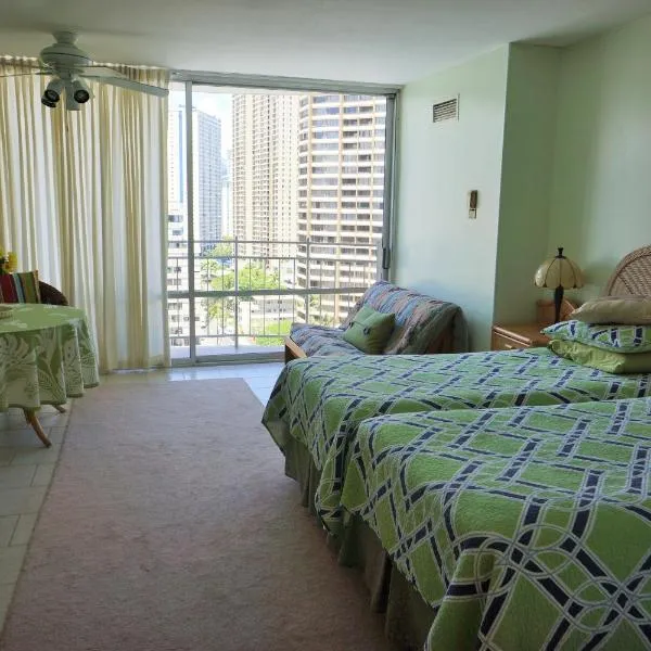 Waikiki Studio at Ilikai Marina - great apartment by the beach - see low end price!, hotel v destinácii Honolulu