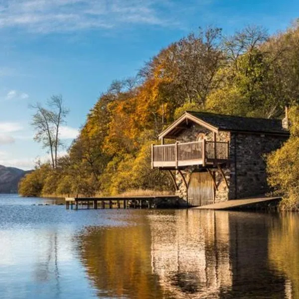 Duke of Portland Boathouse on the shore of Lake Ullswater ideal for a romantic break, hotel u gradu Kesvik