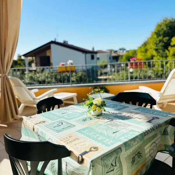 Terrazza baciata dal sole, hotel i Lazise