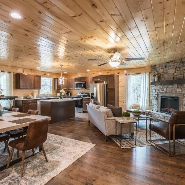 Brand New Luxury Cabin-Private Appalachian Retreat, hotell i Gatlinburg