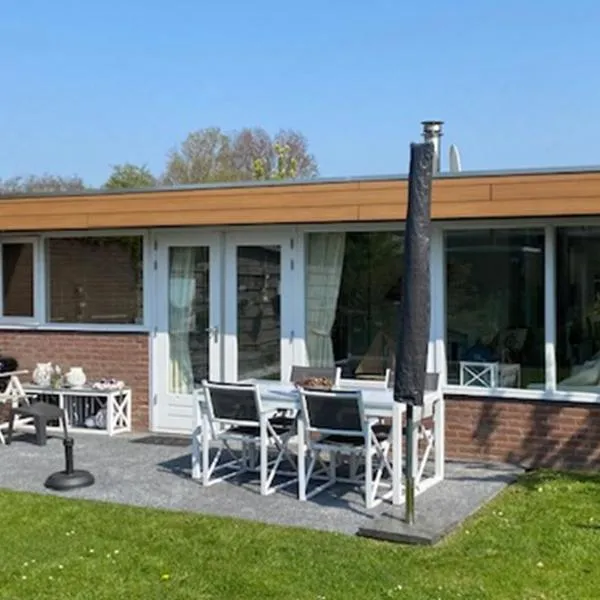 칼란트소그에 위치한 호텔 Vakantiebungalow in Riviera Maison stijl nabij zee en strand, bos en duin