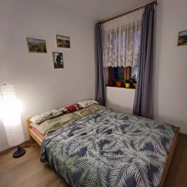 Lovely fully-equipped studio in Tisá village. Rocks only 5 minutes walk, hótel í Tisá