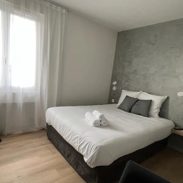 Hôtel Le Ponson: Aubenas şehrinde bir otel