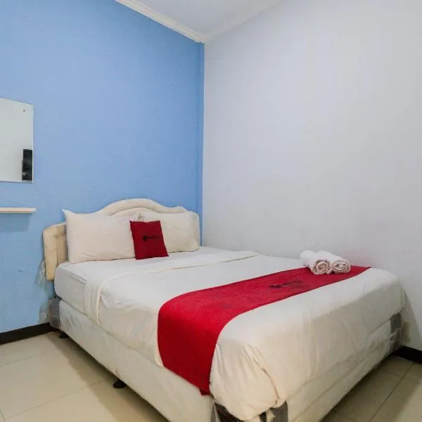 RedDoorz @ Garden Boulevard Citra Raya Tangerang، فندق في تانغيرانغ