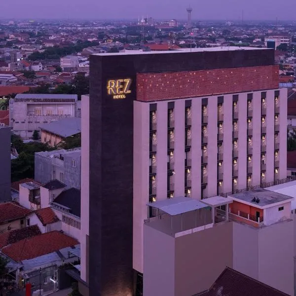 Semarang में, होटल REZ Hotel